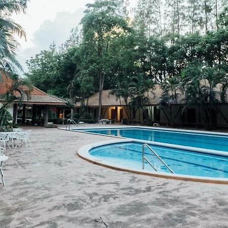The Pine Resort Pathum Thani Buitenkant foto