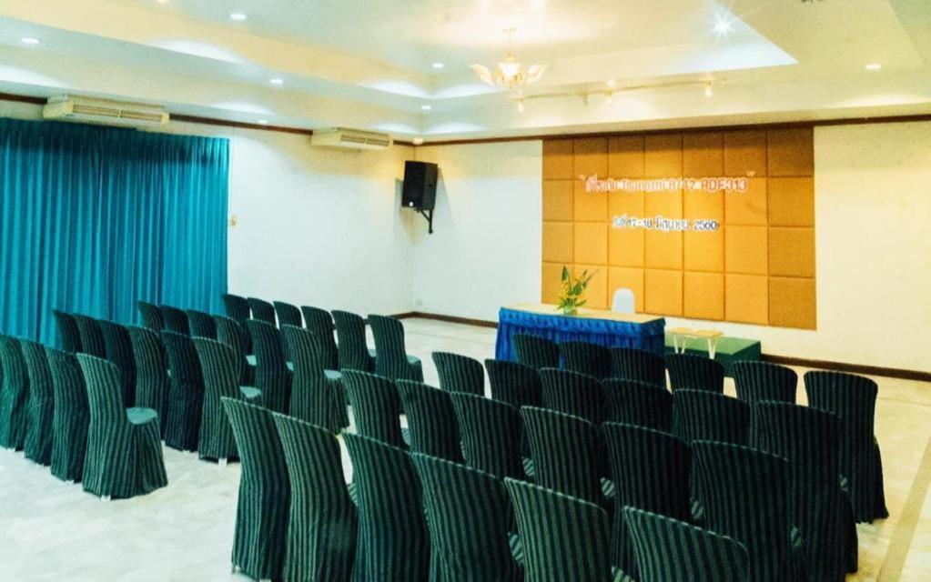 The Pine Resort Pathum Thani Buitenkant foto