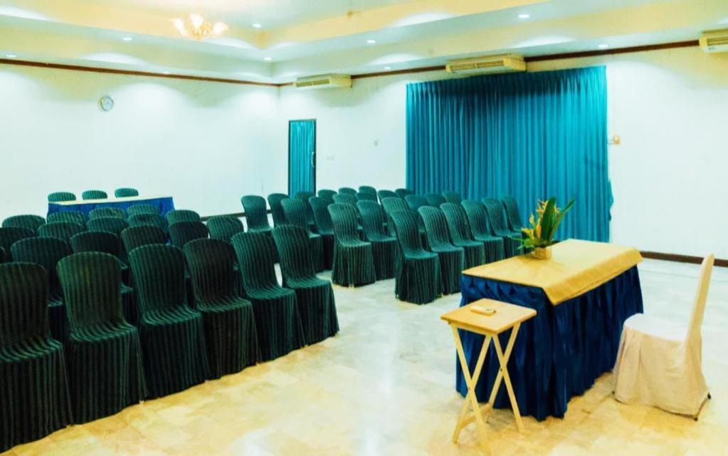 The Pine Resort Pathum Thani Buitenkant foto