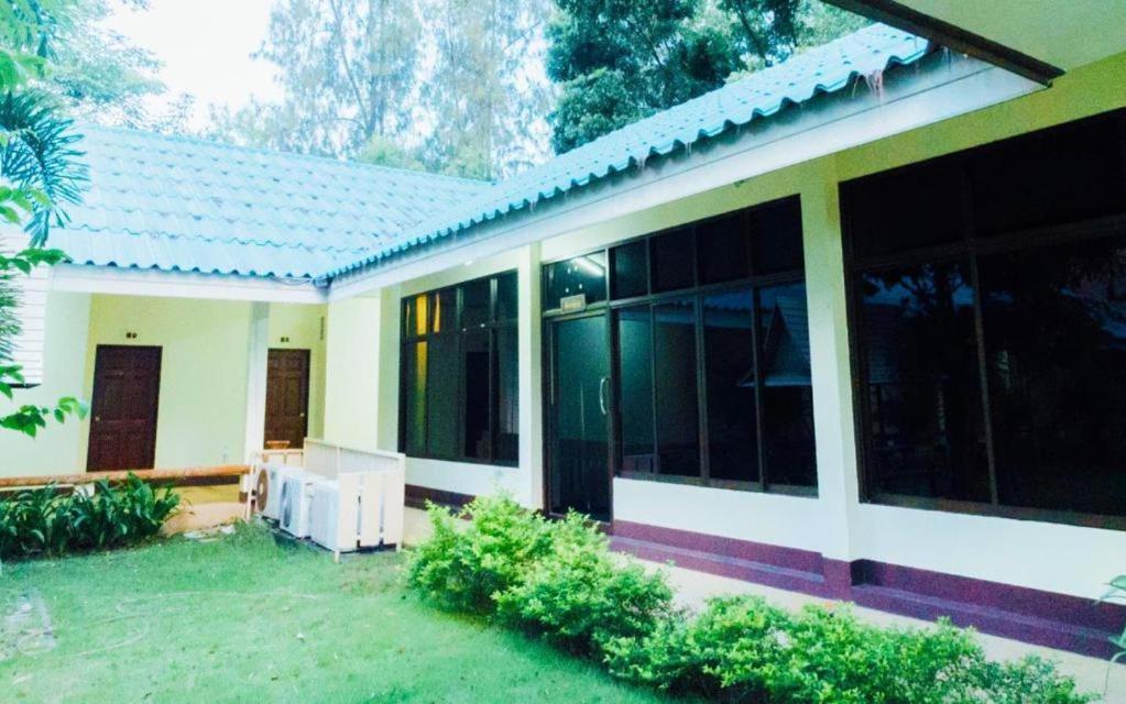 The Pine Resort Pathum Thani Buitenkant foto