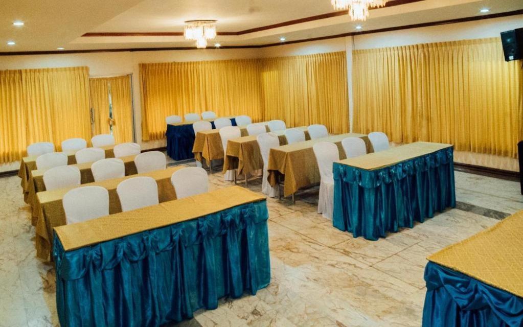 The Pine Resort Pathum Thani Buitenkant foto