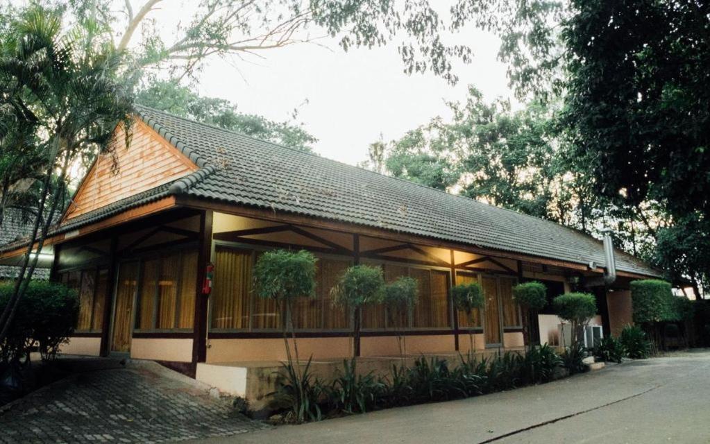 The Pine Resort Pathum Thani Buitenkant foto