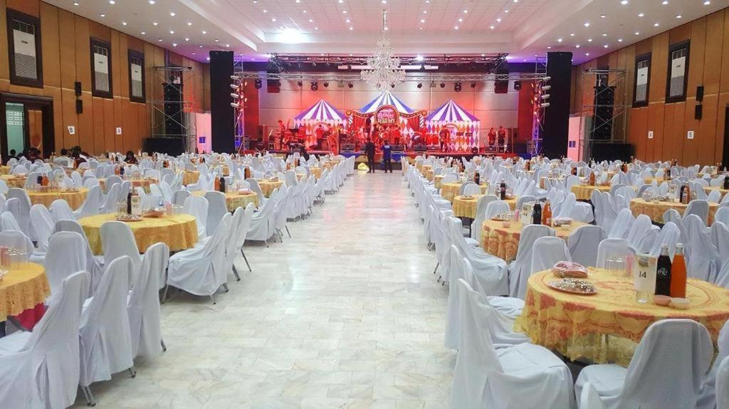 The Pine Resort Pathum Thani Buitenkant foto