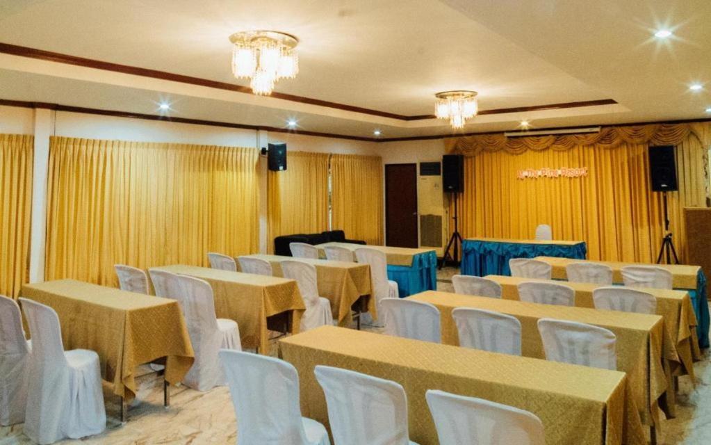 The Pine Resort Pathum Thani Buitenkant foto