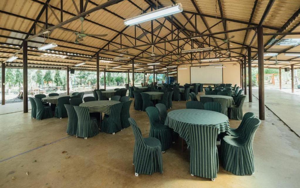 The Pine Resort Pathum Thani Buitenkant foto