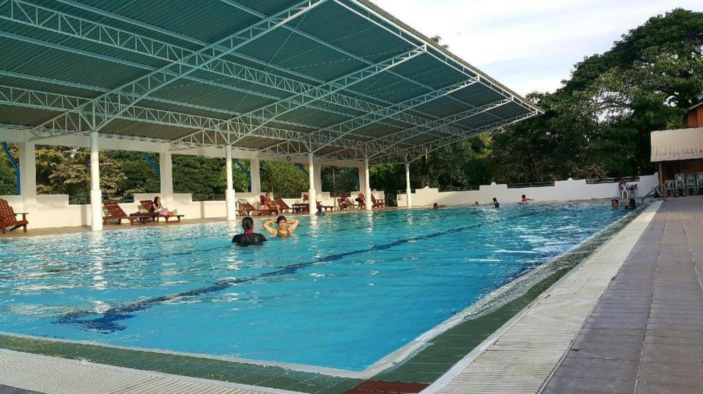 The Pine Resort Pathum Thani Buitenkant foto