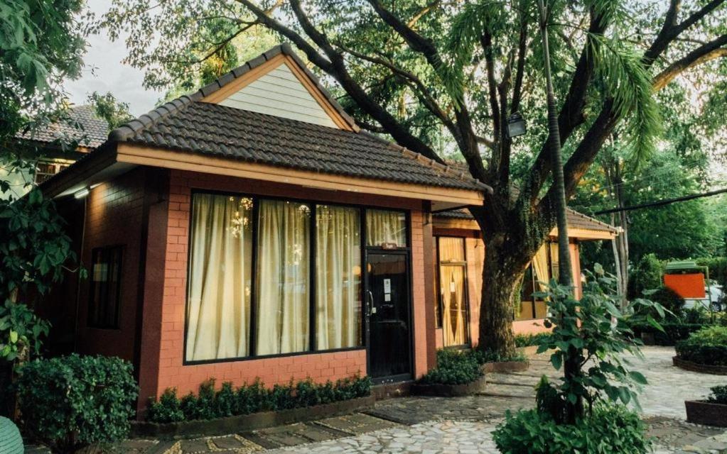 The Pine Resort Pathum Thani Buitenkant foto