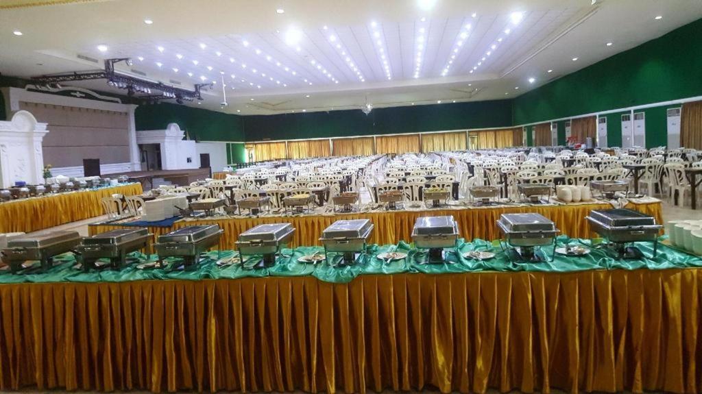 The Pine Resort Pathum Thani Buitenkant foto