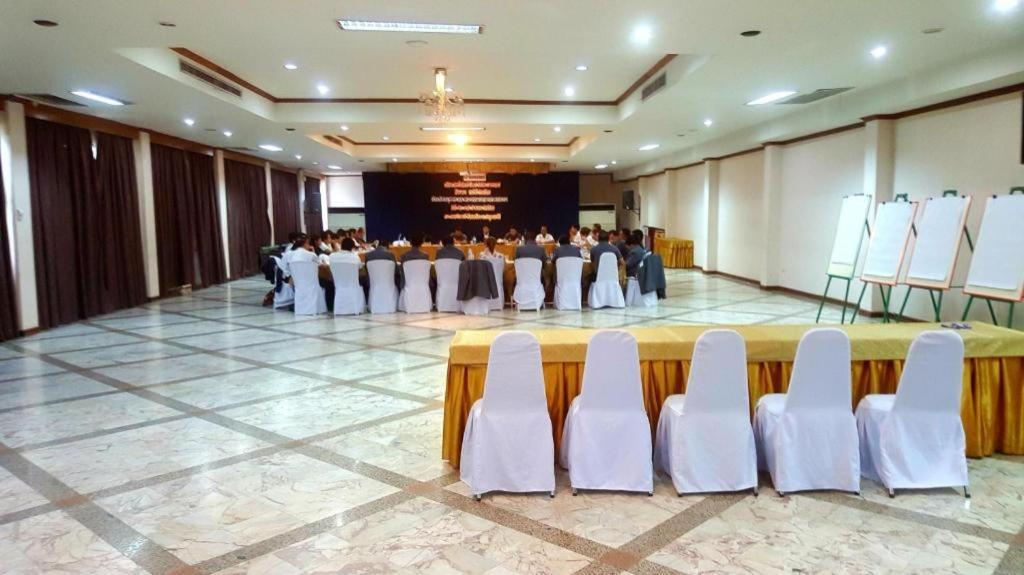 The Pine Resort Pathum Thani Buitenkant foto