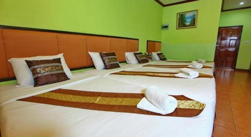 The Pine Resort Pathum Thani Buitenkant foto