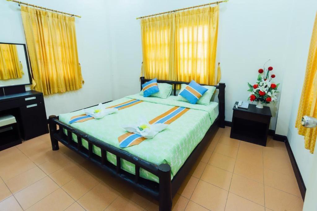 The Pine Resort Pathum Thani Buitenkant foto