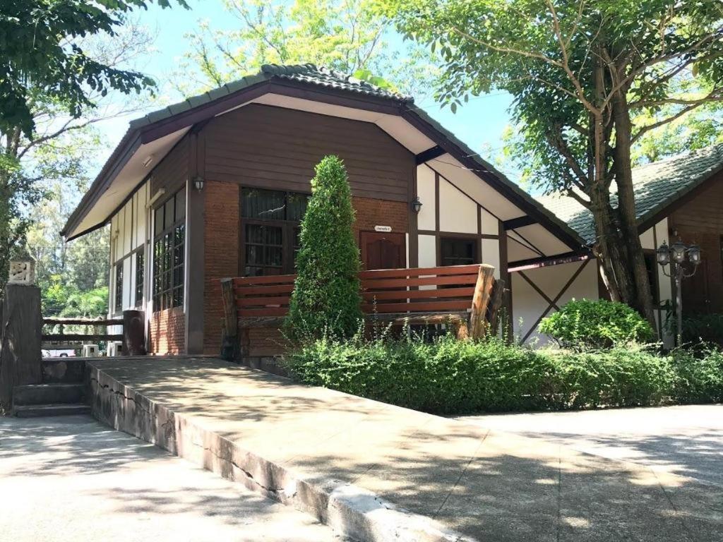 The Pine Resort Pathum Thani Buitenkant foto