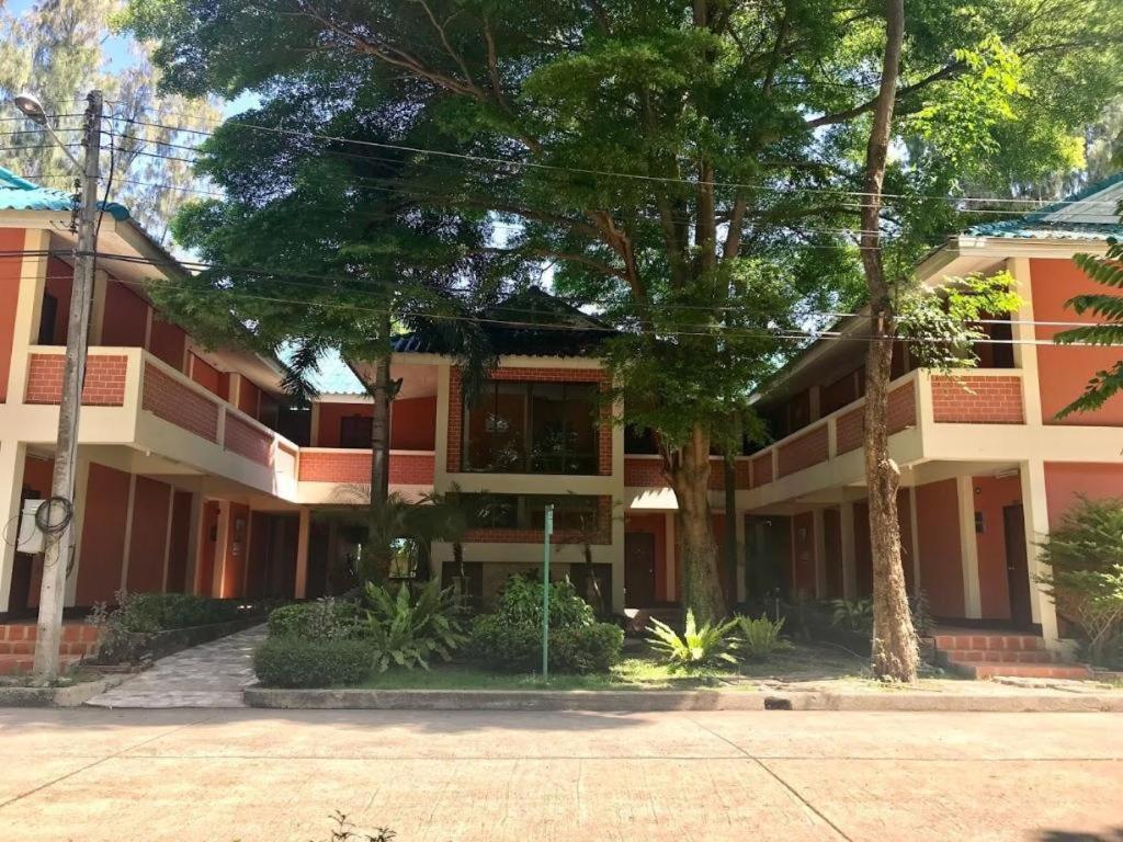 The Pine Resort Pathum Thani Buitenkant foto
