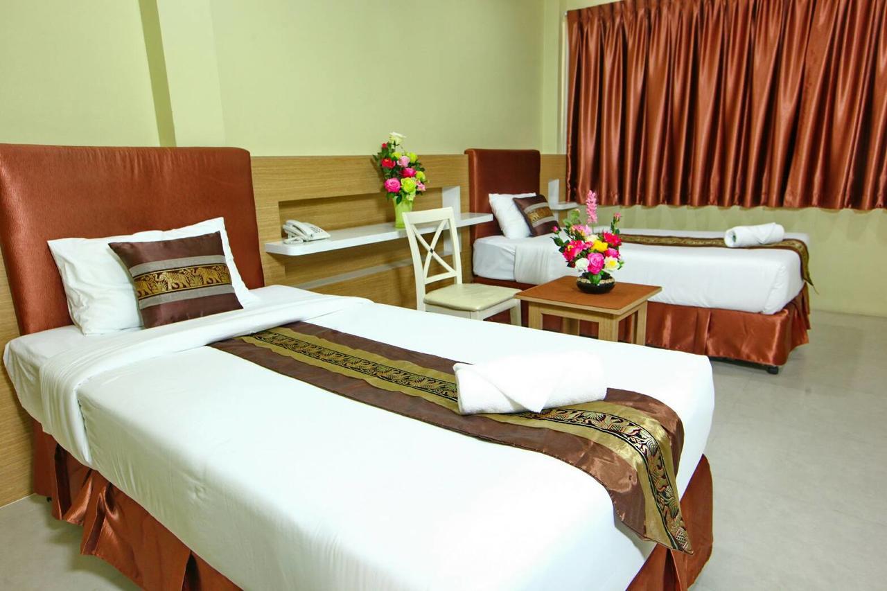 The Pine Resort Pathum Thani Buitenkant foto