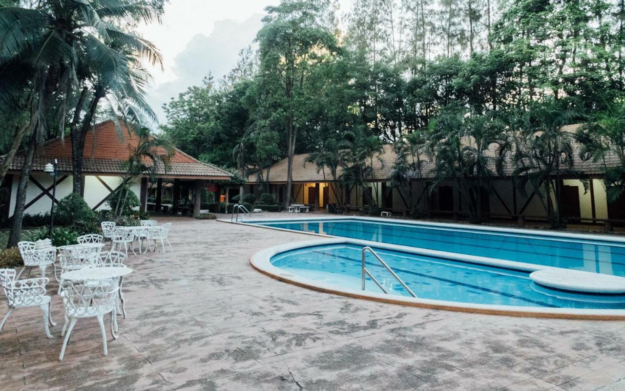 The Pine Resort Pathum Thani Buitenkant foto